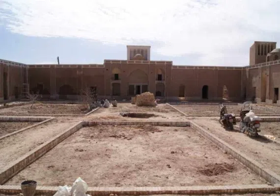 باغ خان یا خانه طاووسی