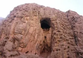 غار پهلوان و دره تنگه تیگاب