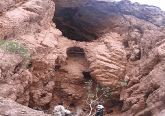 غار پهلوان و دره تنگه تیگاب