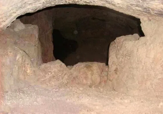 غار پهلوان و دره تنگه تیگاب