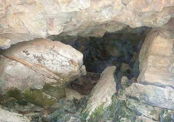 غار سرنی نیشابور