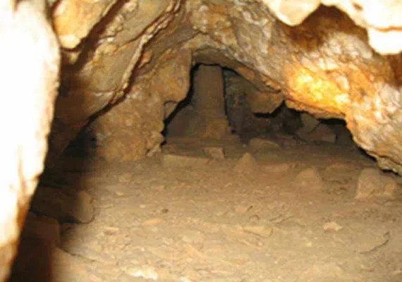 غار بلور یونسی