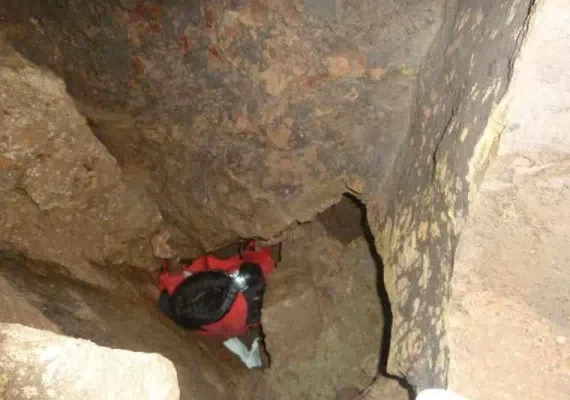 غار سرنی نیشابور