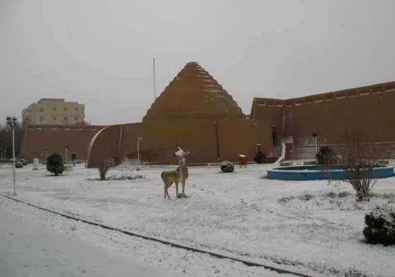 یخدان مویدی