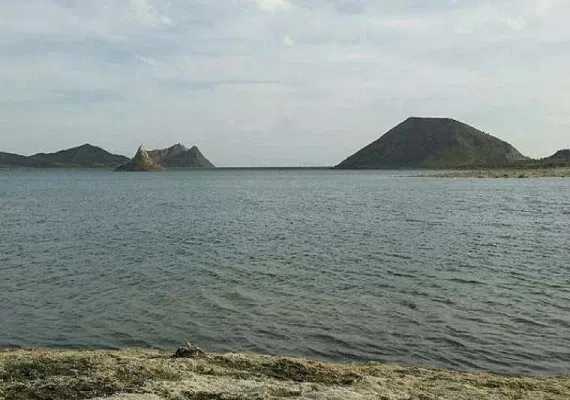 دریاچه سد بافت