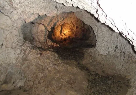 غار پبده (محل زندگی انسان های اولیه)