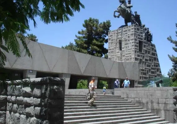 آرامگاه نادرشاه