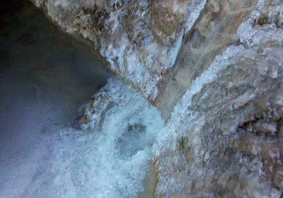 آبشار بید و غار اژدر