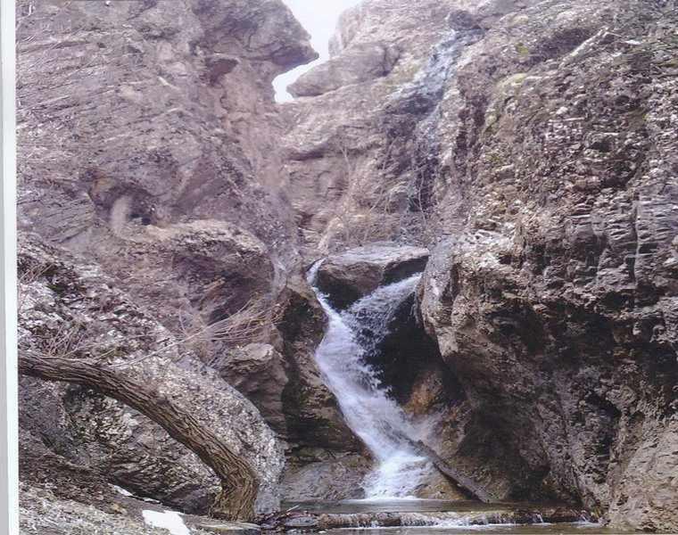 آبشار بید و غار اژدر