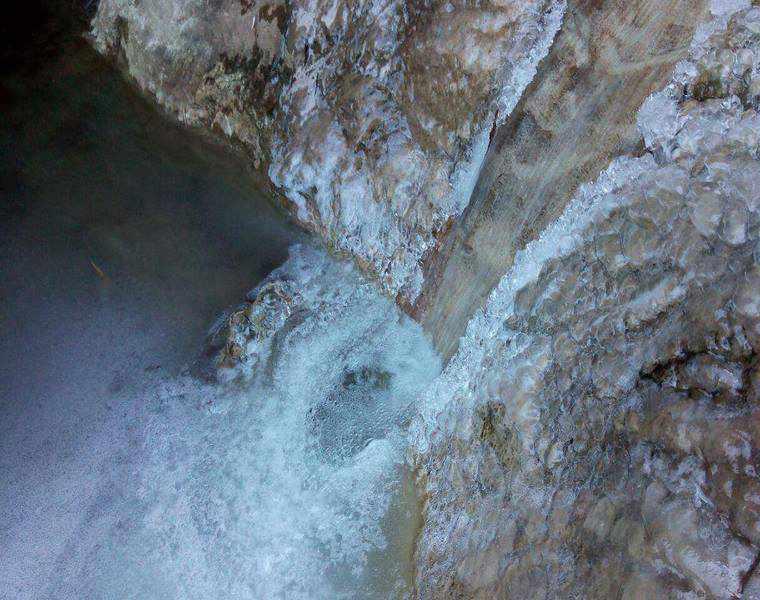 آبشار بید و غار اژدر