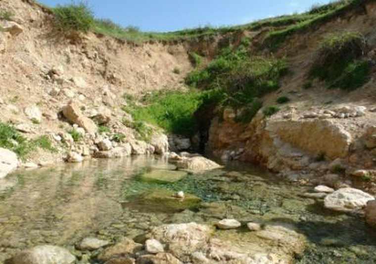 چشمه آب گرم مهمانک