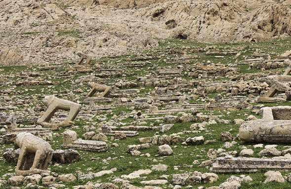 قبرستان شیرهای سنگی شهسوار