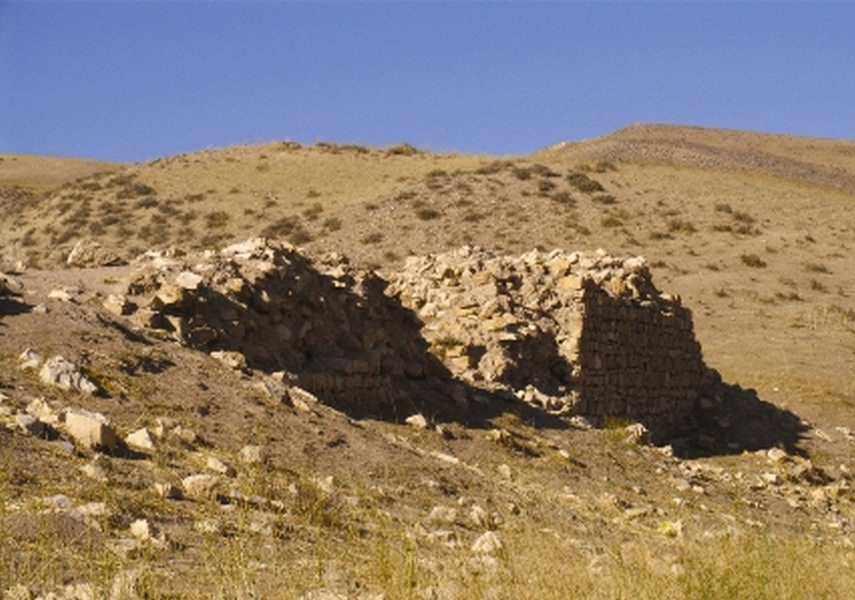 بقایای ارگ فرود کلات