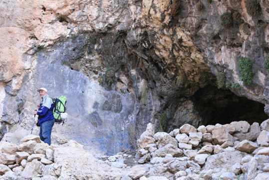 غار پبده (محل زندگی انسان های اولیه)