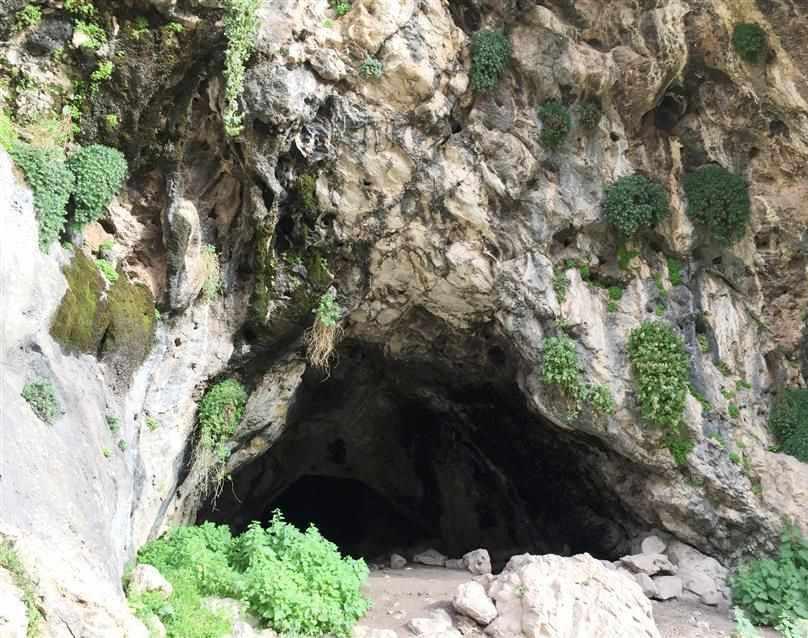 غار پبده (محل زندگی انسان های اولیه)