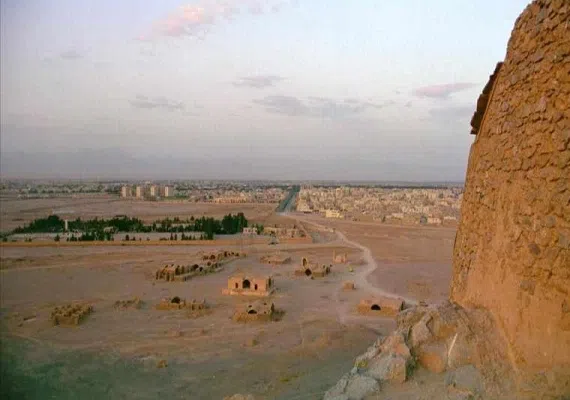 دخمه زرتشتیان شریف آباد