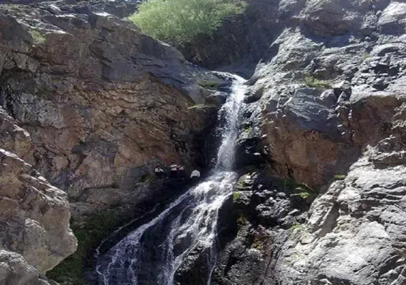 آبشار طویل کوه شاه رابر