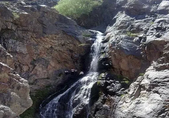 آبشار طویل کوه شاه رابر