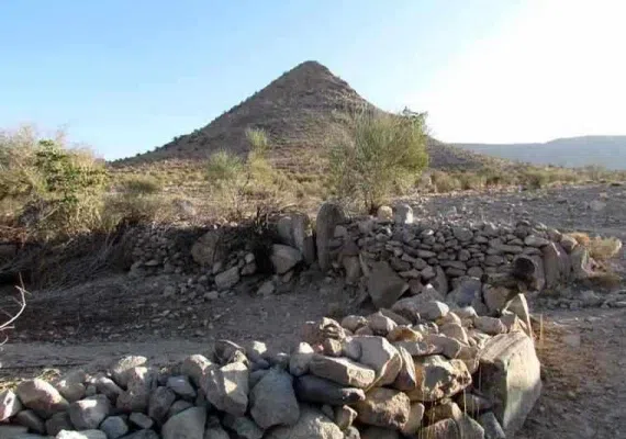 روستاي صخره ای کُرُم، تجربه حمام آب معدنی در دل کوه