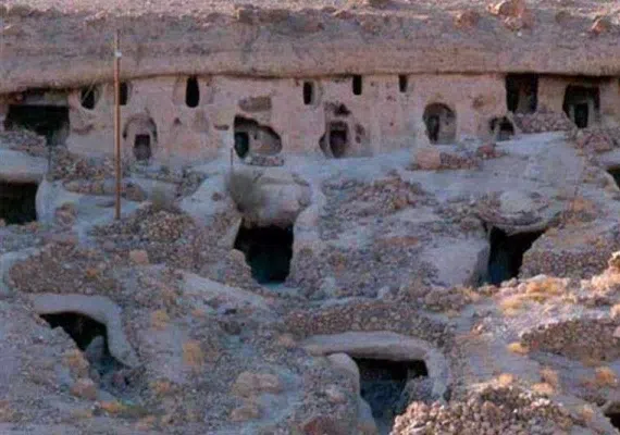 اقامتگاه بوم گردی میمند شهر بابک، اقامتگاهی صخره ای