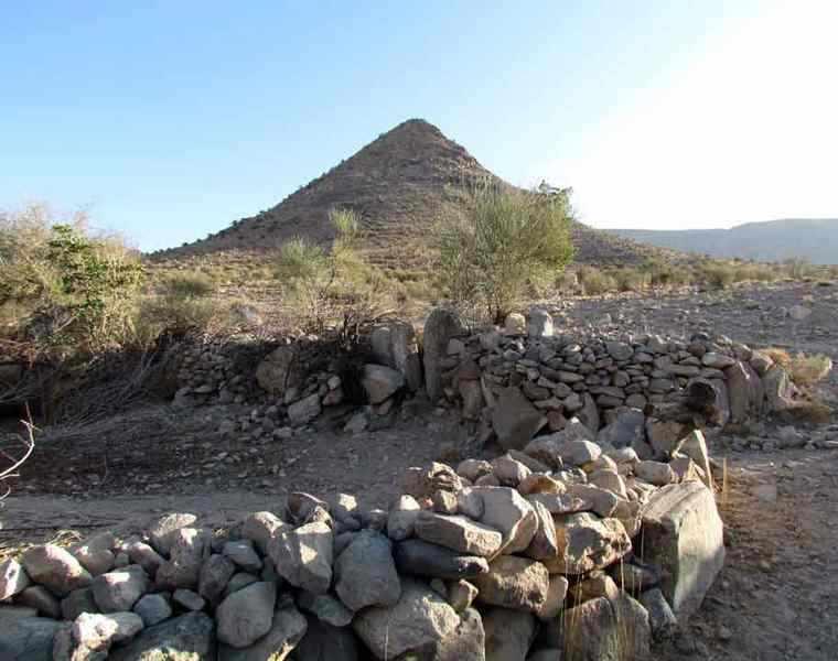 روستاي صخره ای کُرُم، تجربه حمام آب معدنی در دل کوه