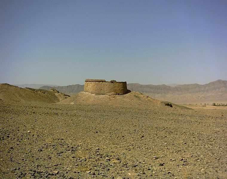 دخمه زرتشتیان شریف آباد