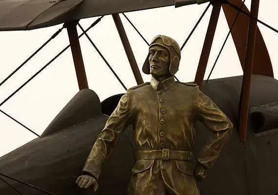 آرامگاه نخستین هوانورد غیور ایرانی