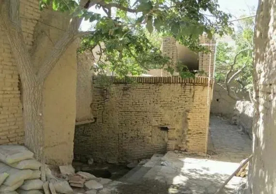 مدرسه علمیه درمیان