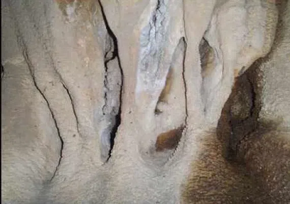 غار سفیدسنگ