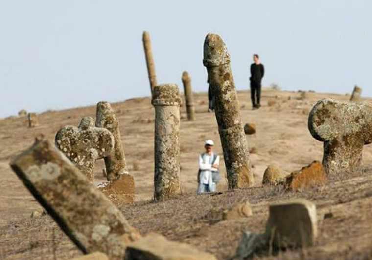 گورستان و زیارتگاه خالد نبی