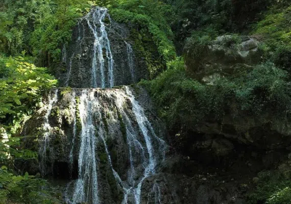 آبشار لاشو کجاست