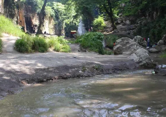 مجمومه آبشارهای لوه، آبشارهای پله ای ایران