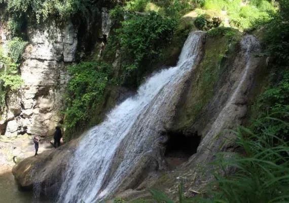 مجمومه آبشارهای لوه، آبشارهای پله ای ایران