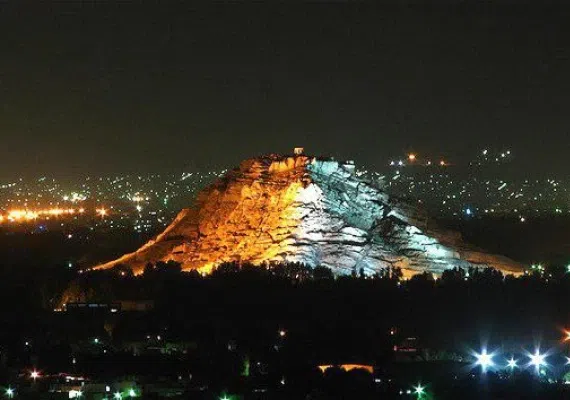 کوه تاریخی آتشگاه، معبد موبدان زرتشتی