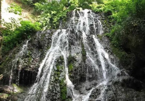 آبشار لاشو کجاست