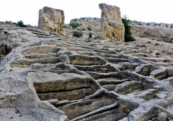 گورستان صخره ای سیراف، شگفت انگیز ترین گورستان و گورستان تمدن ها