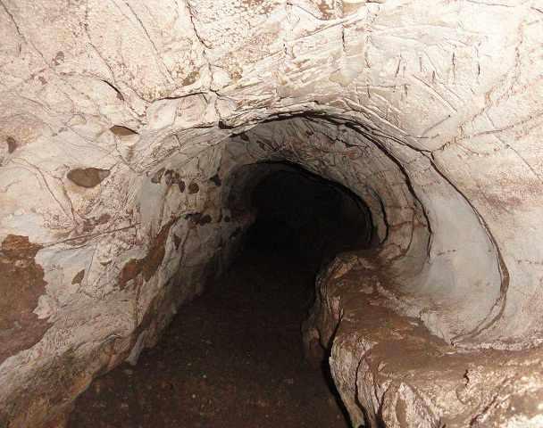 غار گرو دوزین گلستان