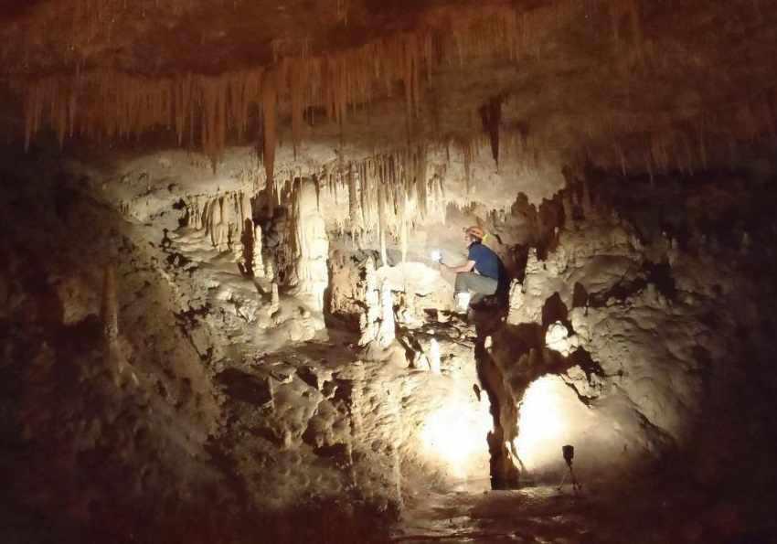 غار آبی دانیال مازندران