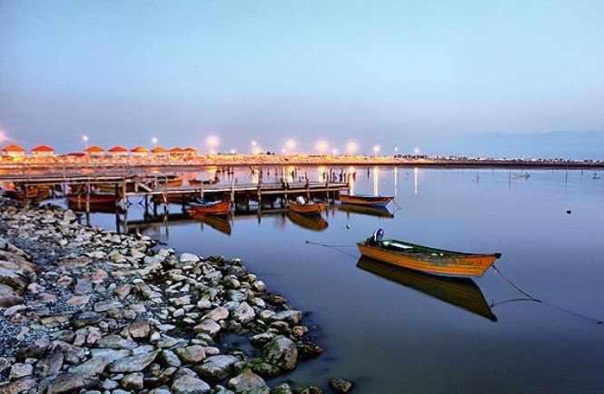 اسکله بندر ترکمن، محلی برای ماهیگیری و قایقرانی