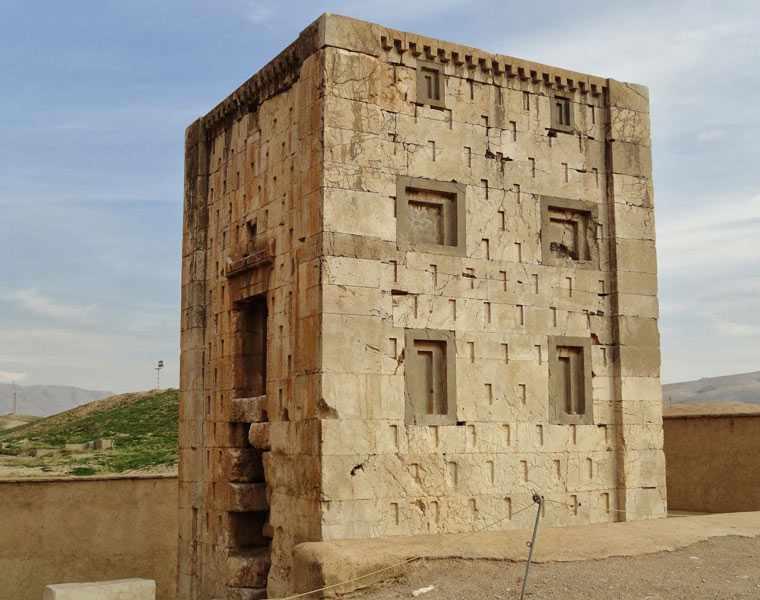 کعبه زرتشت در نقش رستم