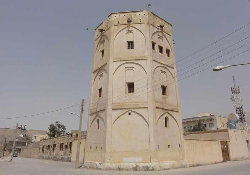 برجی از قلعه خورموج