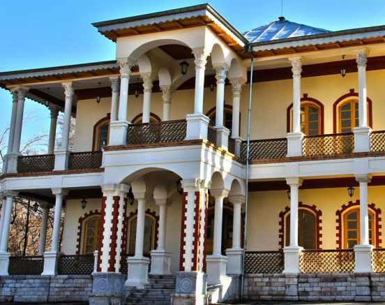 کاخ تاریخی سرخه حصار