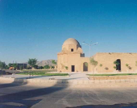 بقعه پیر احمد زهرنوش، مدفنی از جنس تاریخ