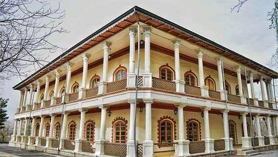 کاخ تاریخی سرخه حصار