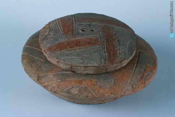 تل باکون، دشتی در کنار تخت جمشید