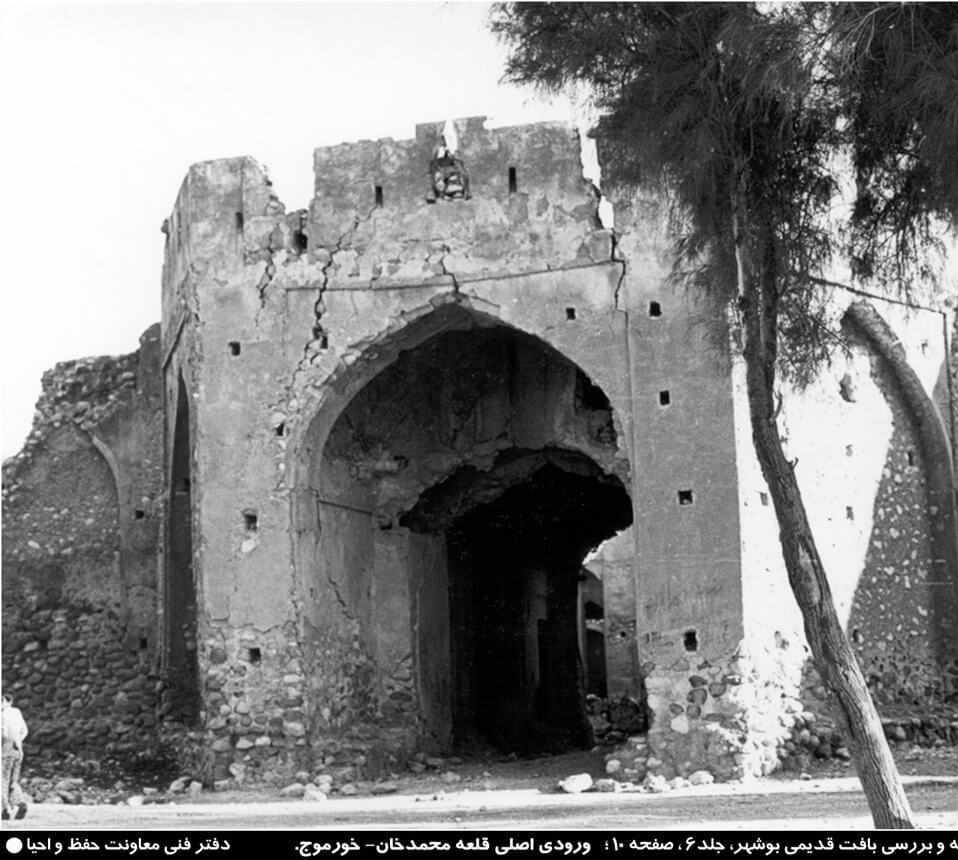 برجی از قلعه خورموج