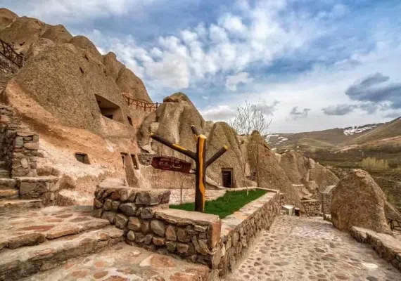 روستای کندوان، تنها روستای صخره ای و مسکونی جهان