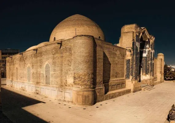 مسجد کبود تبریز، نگین لاجوردی ایران