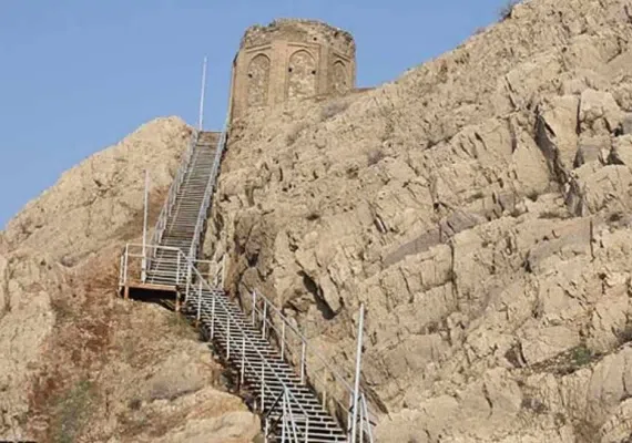 برج نقاره خانه، برجی با هویت نامشخصی