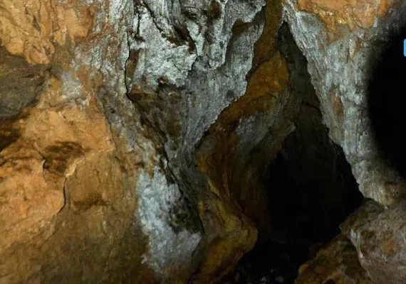 غار آویشوی، غار رودخانه ای